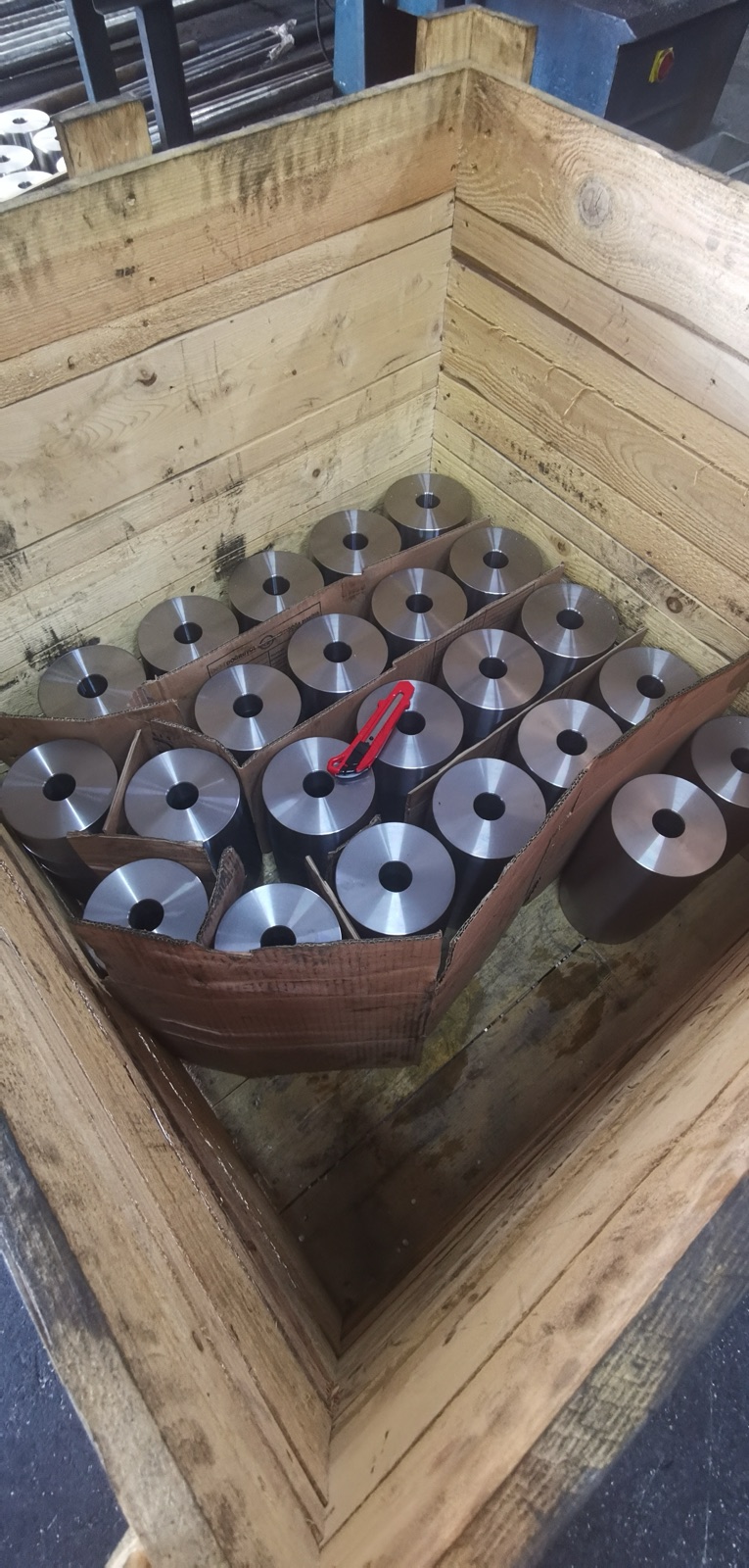 Serie neuer Zylinderbauteile mit präzise bearbeiteten Innenbohrungen