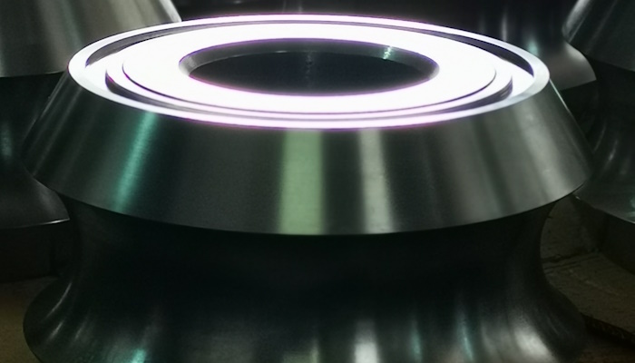 Fertig CNC-bearbeitetes Metallbauteil