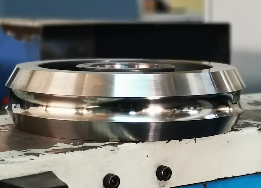 Tamamlanmış işlenmiş ring parçası